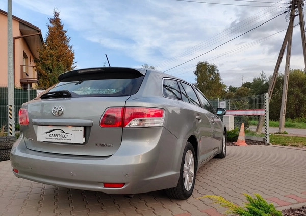 Toyota Avensis cena 19900 przebieg: 293000, rok produkcji 2009 z Supraśl małe 301